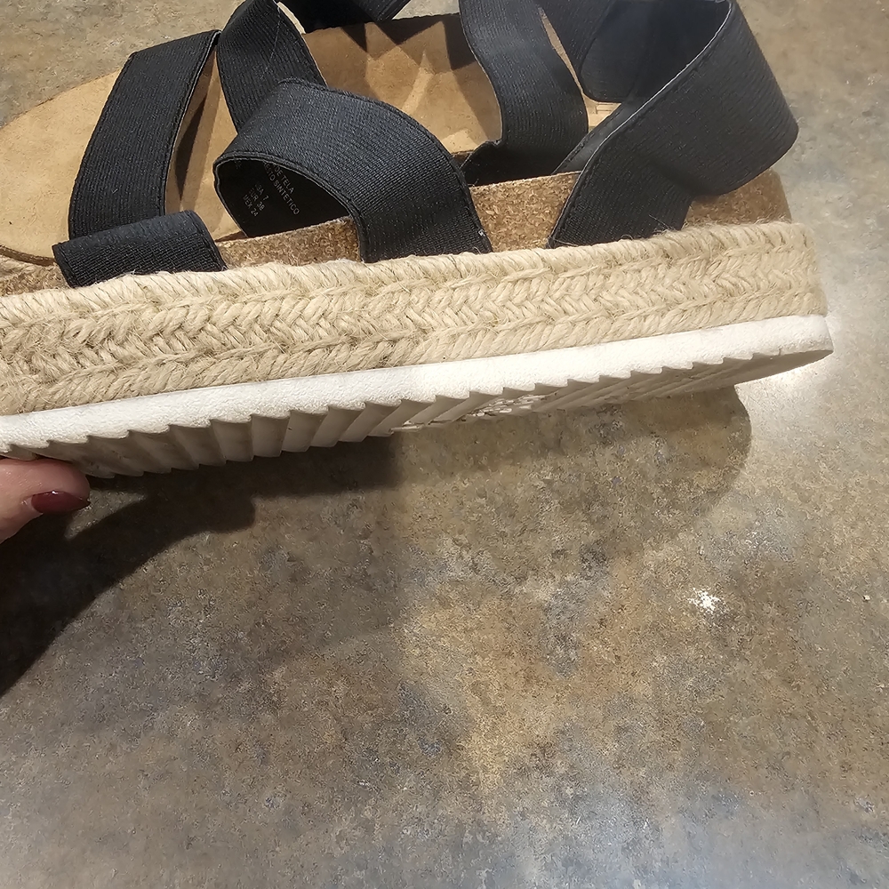 Time and Tru Black Sandals - Picture 4 of 5